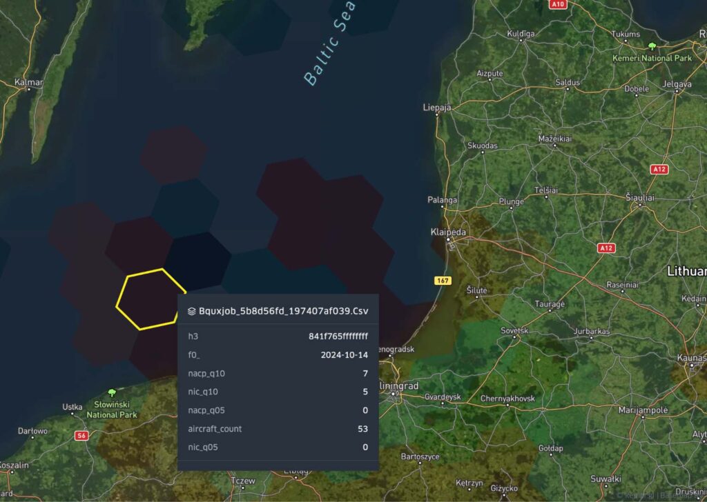 Spire hex‑map over the Baltic Sea 14 Oct 2024: central red cells show q05 = 0 for NACp & NIC. Adjacent cells retain increasingly normal values, confirming the jammer’s finite footprint